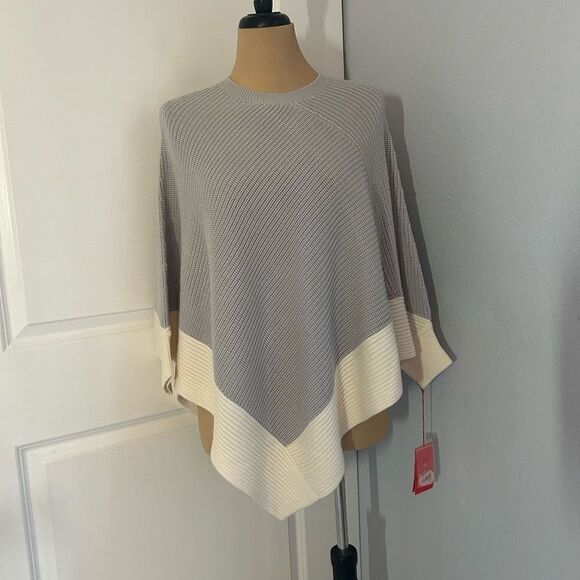 ￼Ectetera NWT Gray and White Sleeves Poncho - Picture 1 of 6